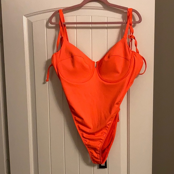 IVY PARK Swimsuit - Picture 3 of 9